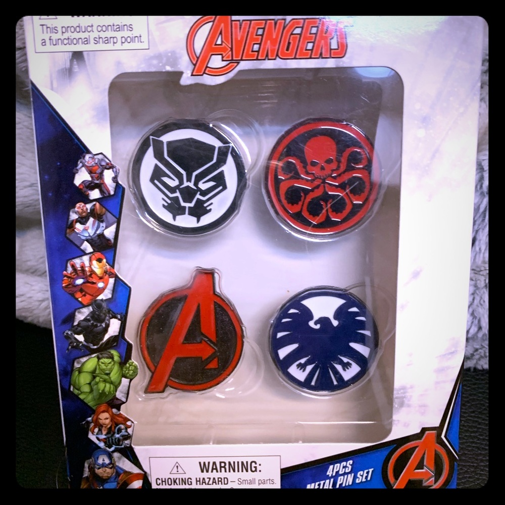 🦉SALE 3/$33 or 5/$50 Marvel 4 metal pins avengers